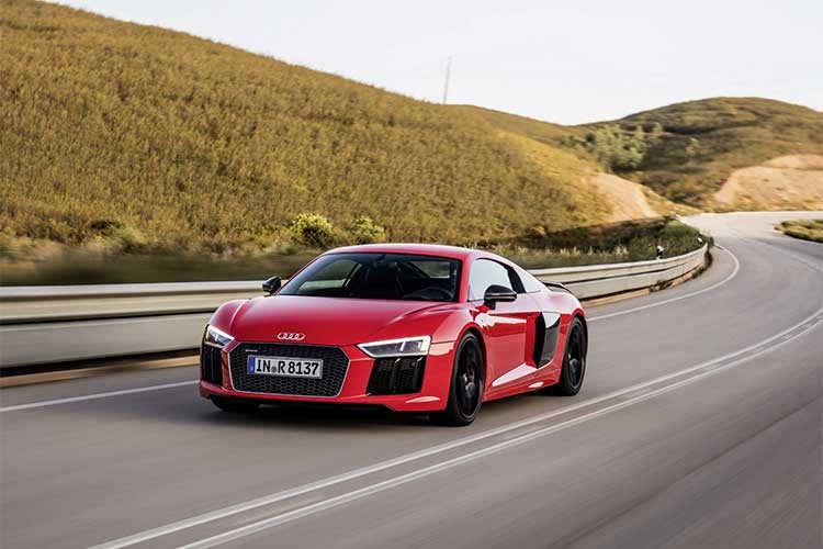 Được đặt theo tên ngôi nhà của Audi Sport tại Đức, chiếc  siêu xe Audi R8 V10 Plus Neuberg Edition có một số yếu tố đặc biệt để phân biệt nó với những chiếc R8 V10 Plus thông thường. Trên thực tế, các nút “chạm” tùy chỉnh đều có thể được trang bị trên bất cứ chiếc V10 Plus nào.